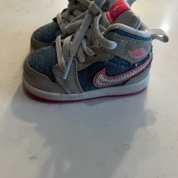 Jordan Kids' Sneakers - Blue and Pink - Picture 3 of 7